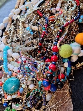 3 LBS of WEARABLE MIXED Necklaces STATEMENT DELICATES Whimsical Bohemian 40 LOT